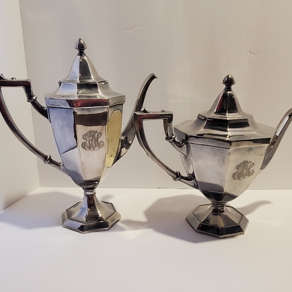 Antique 1800s Meriden Britannia ISC Teapot & Coffee Pot Set EP Silver Read Descr - Picture 1 of 16